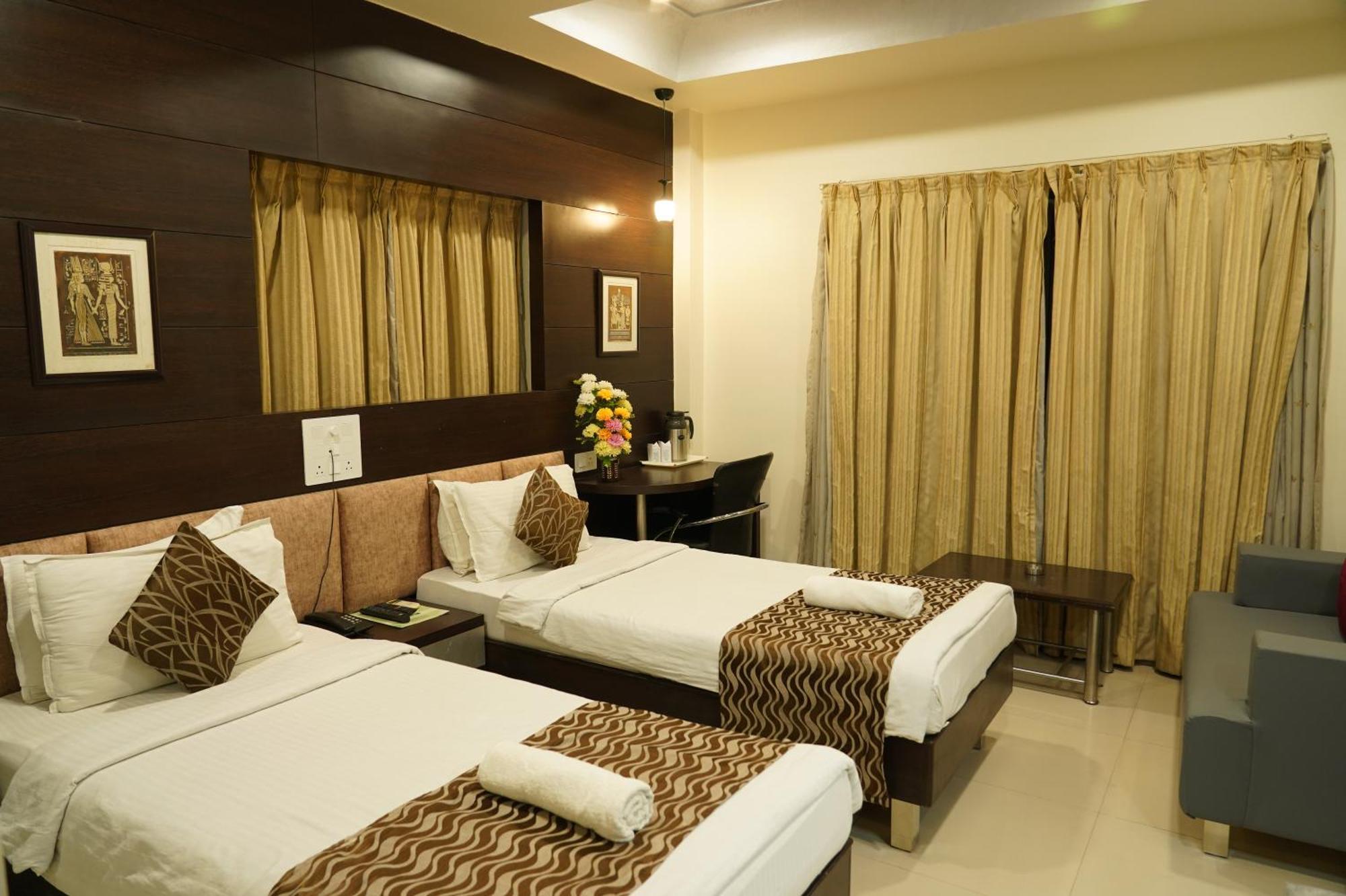 Marshall The Grand Hotel Ahmedabad Exterior photo