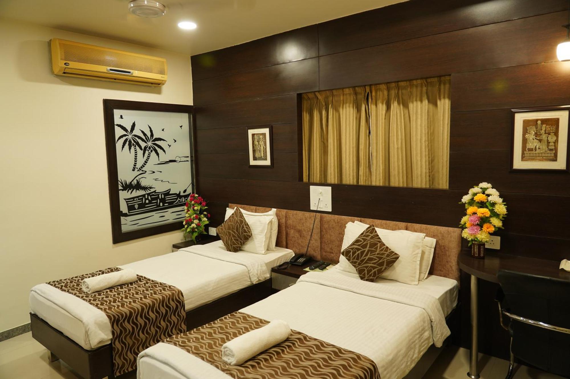Marshall The Grand Hotel Ahmedabad Exterior photo