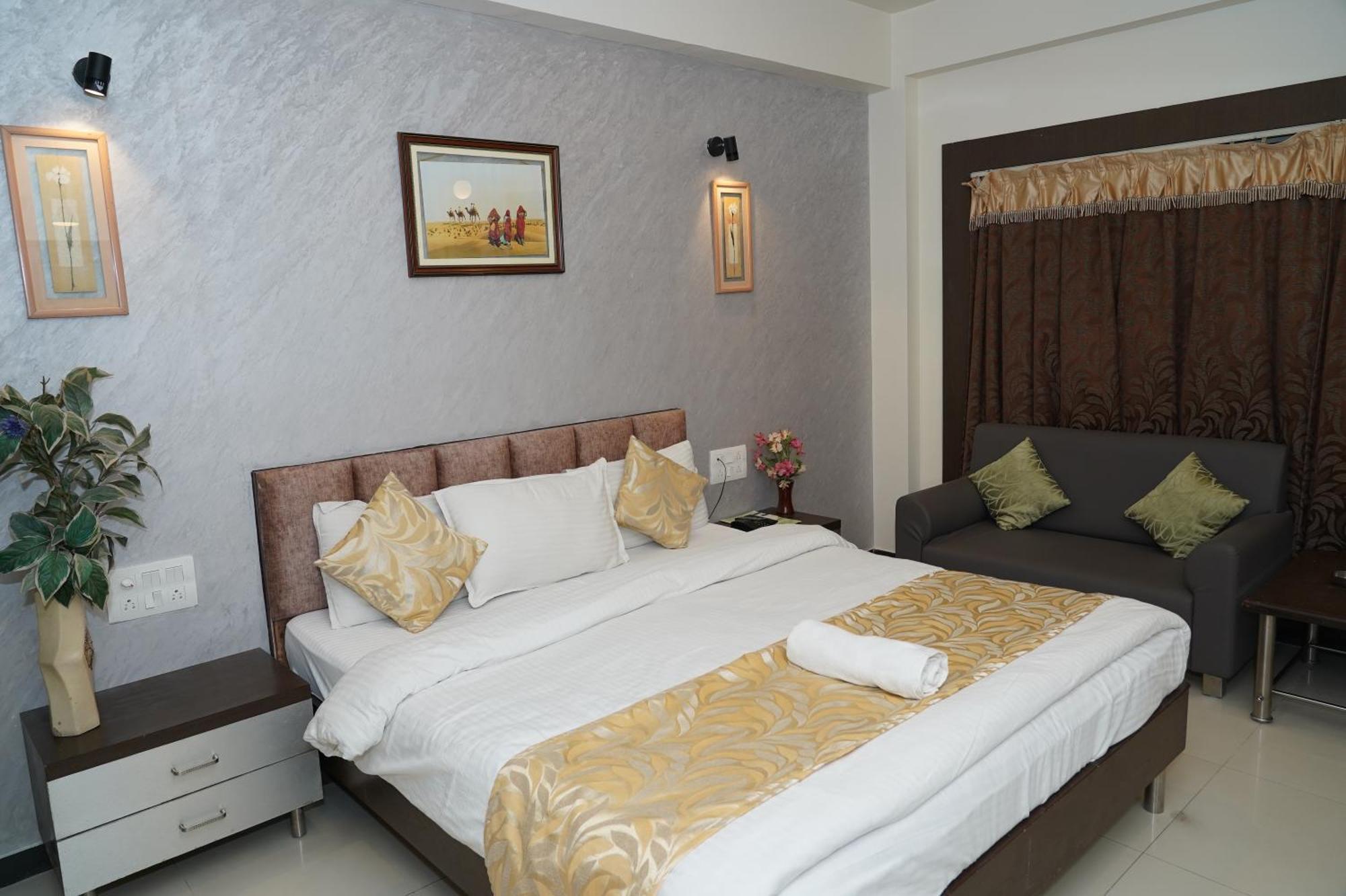 Marshall The Grand Hotel Ahmedabad Exterior photo