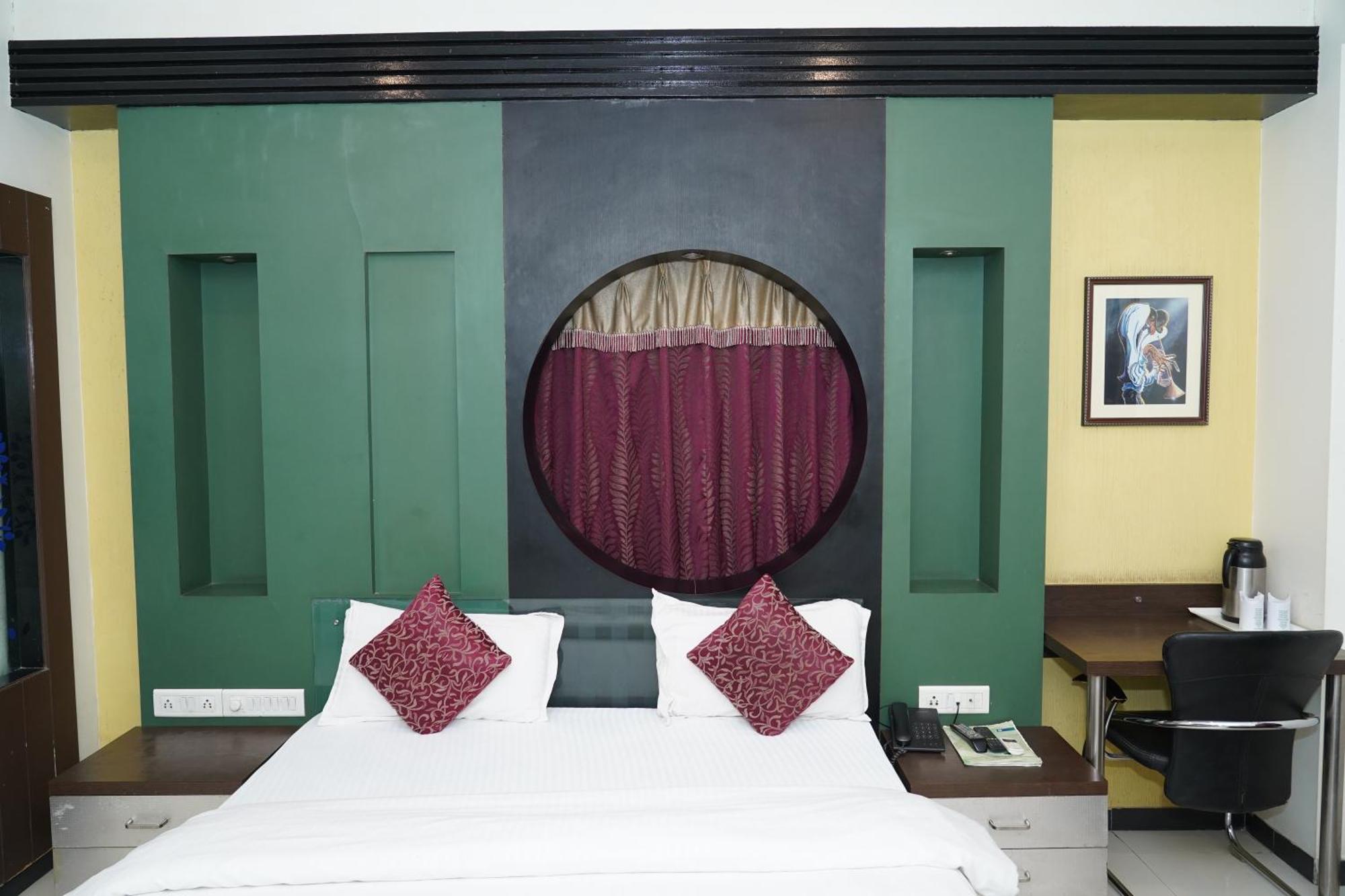 Marshall The Grand Hotel Ahmedabad Exterior photo
