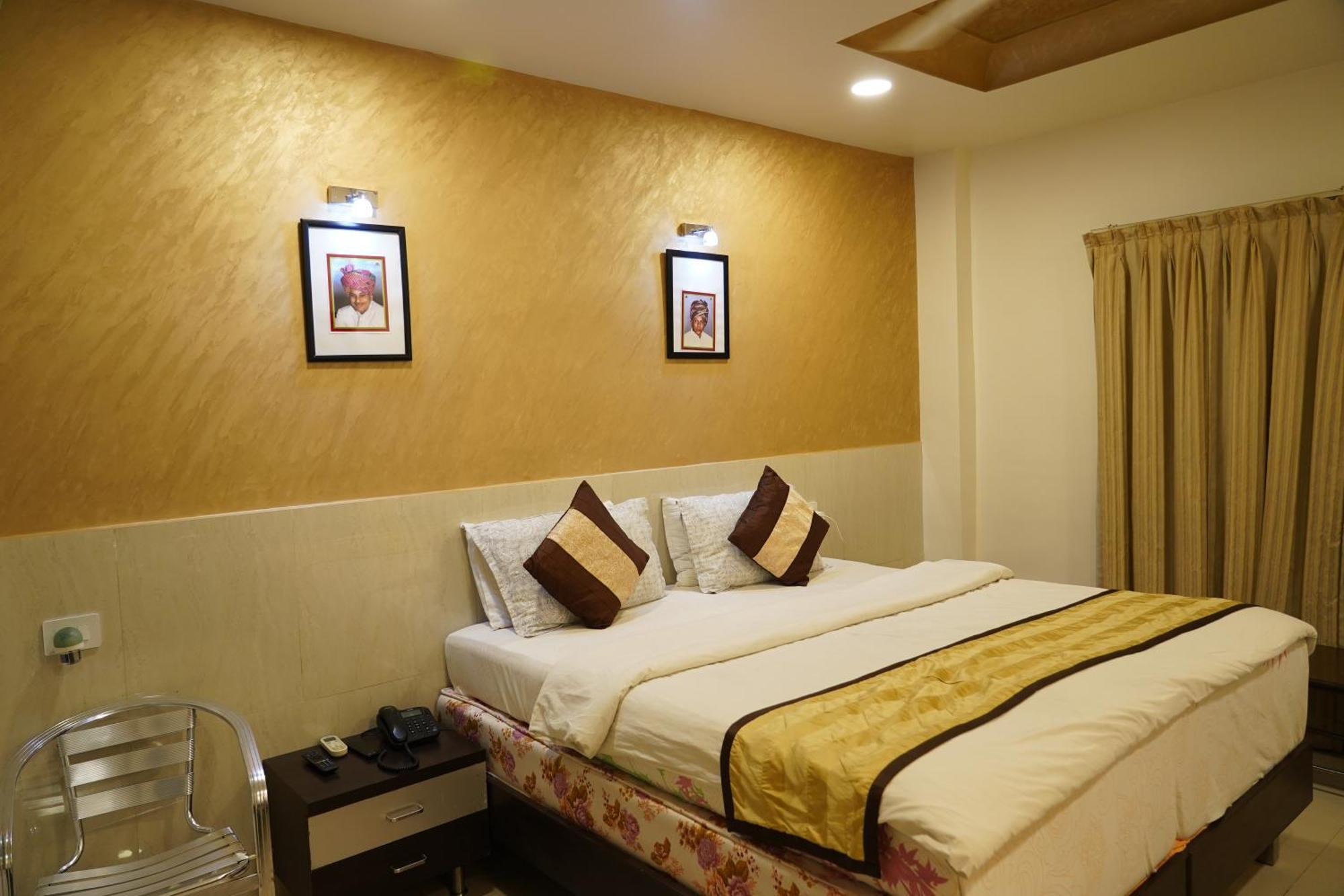Marshall The Grand Hotel Ahmedabad Exterior photo