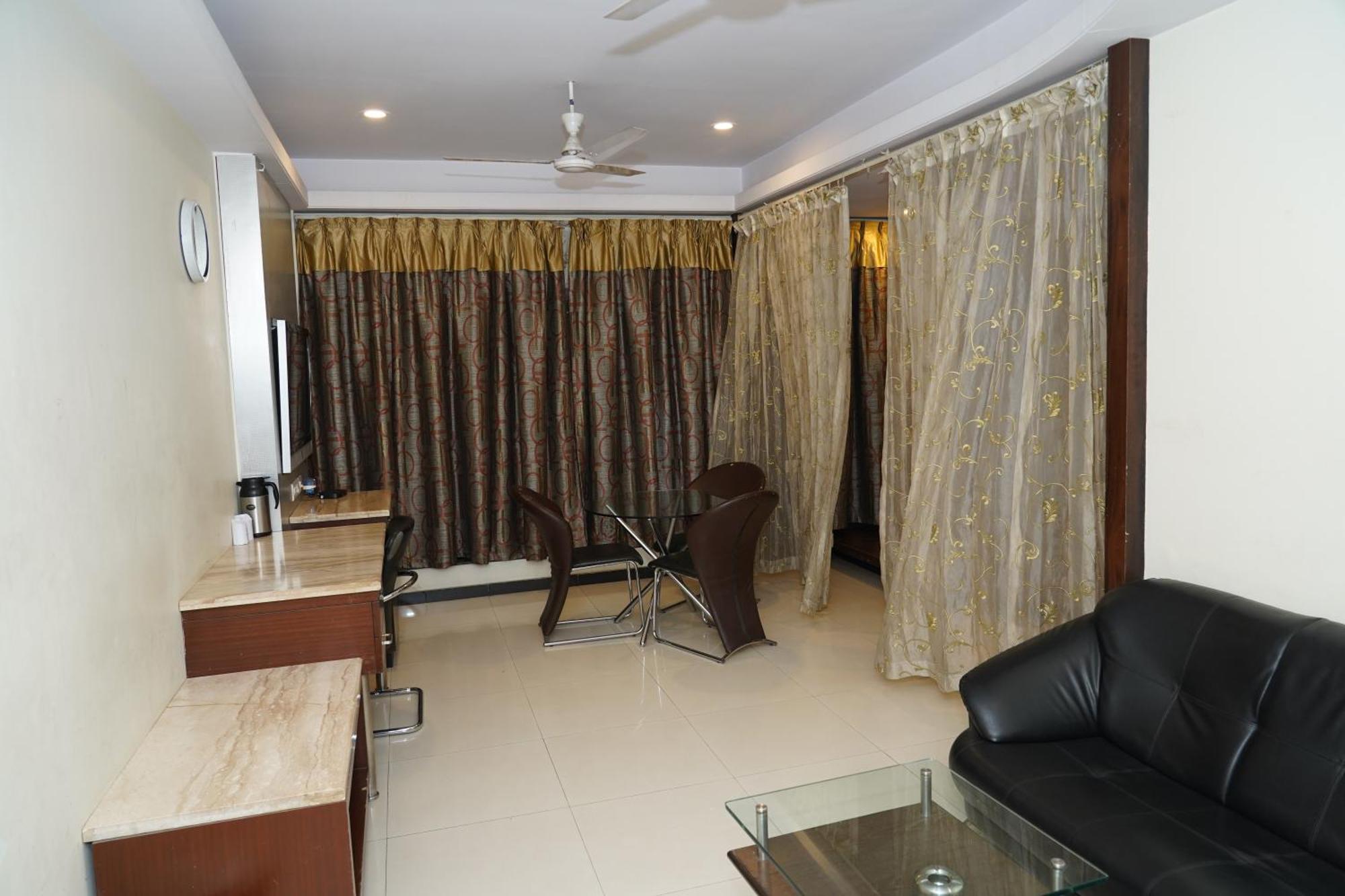 Marshall The Grand Hotel Ahmedabad Exterior photo