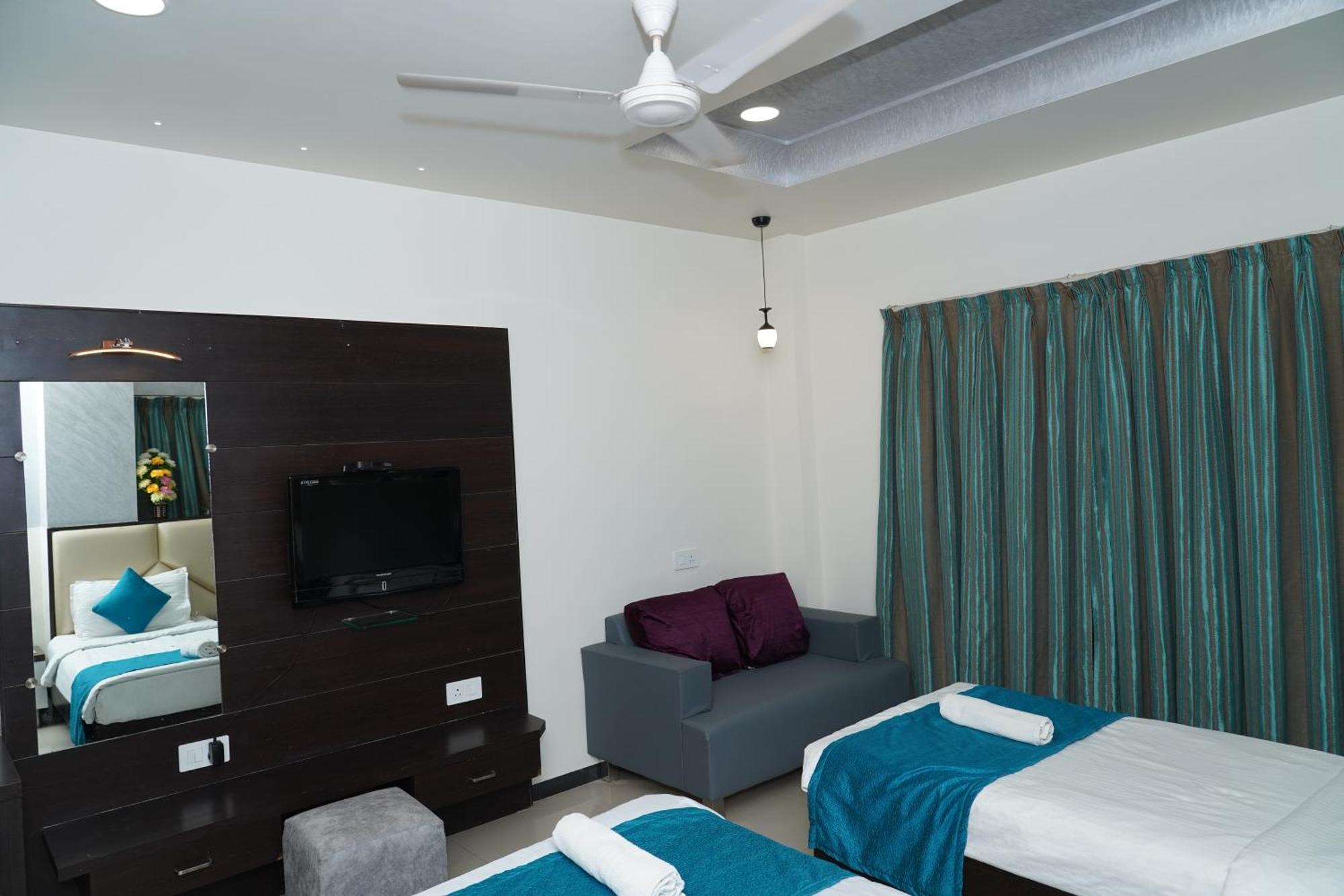 Marshall The Grand Hotel Ahmedabad Exterior photo