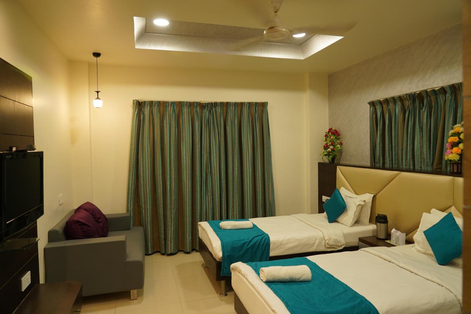 Marshall The Grand Hotel Ahmedabad Exterior photo