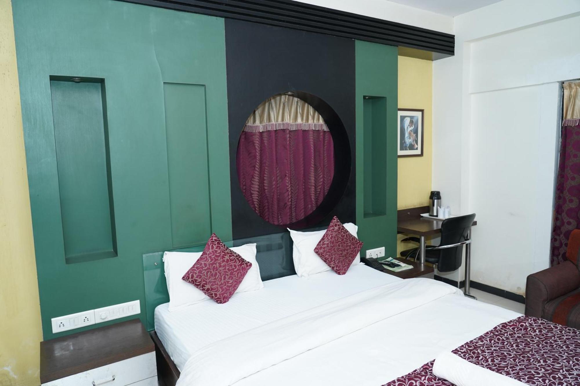 Marshall The Grand Hotel Ahmedabad Exterior photo
