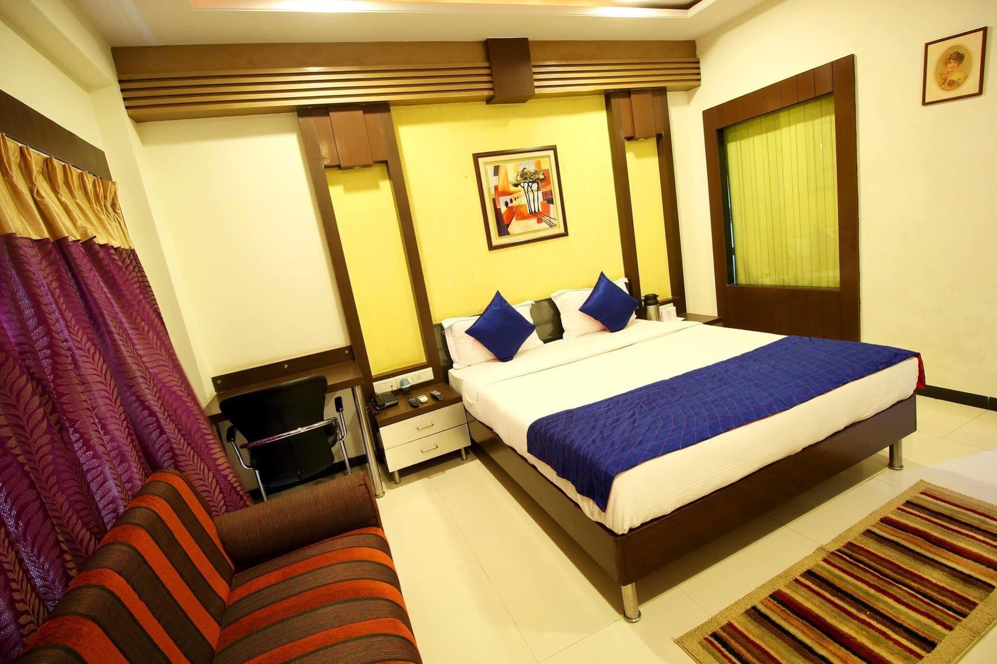 Marshall The Grand Hotel Ahmedabad Exterior photo