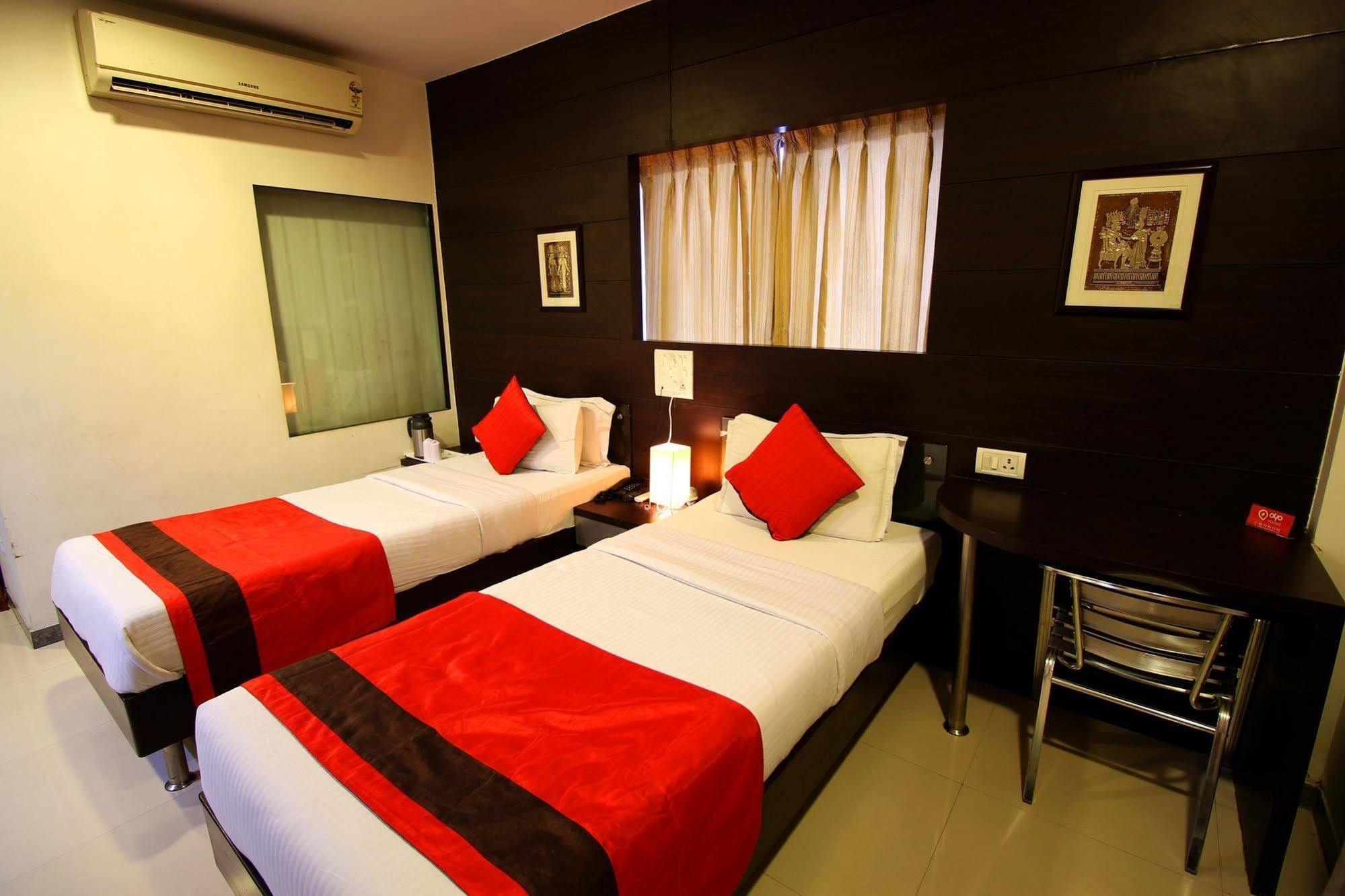 Marshall The Grand Hotel Ahmedabad Exterior photo