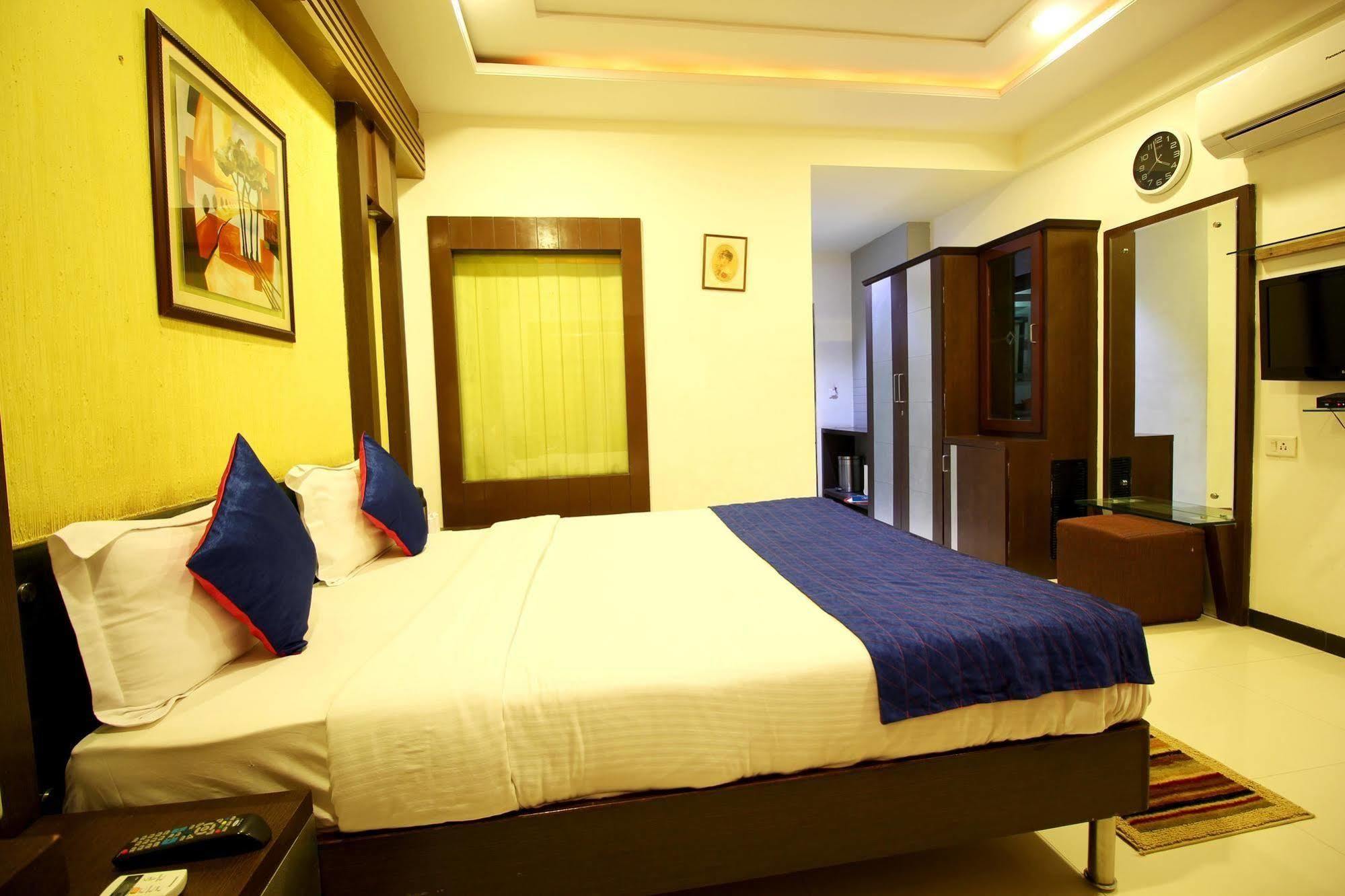 Marshall The Grand Hotel Ahmedabad Exterior photo
