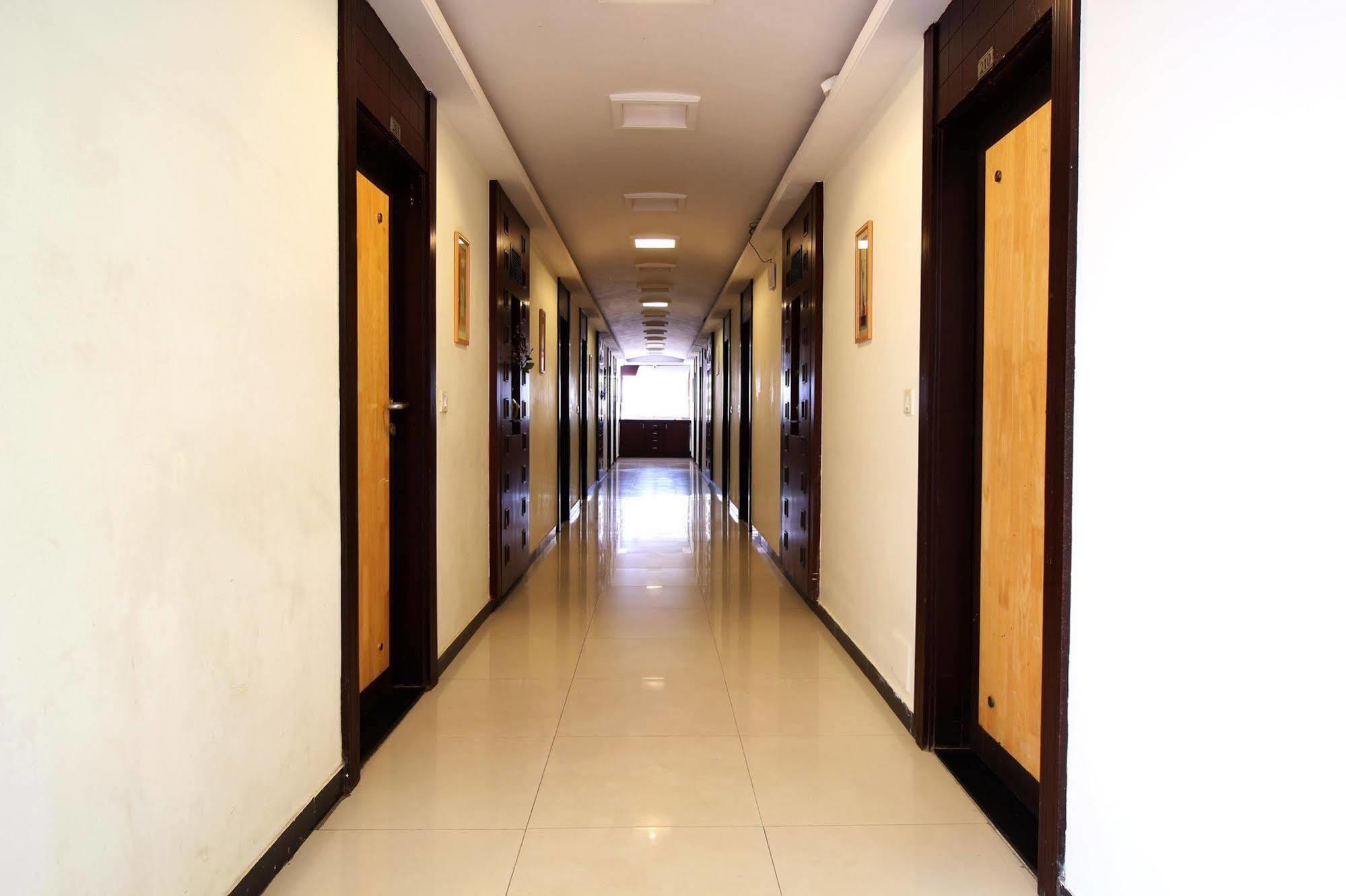 Marshall The Grand Hotel Ahmedabad Exterior photo